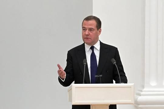 Дмитрий Медведев предложил изъять активы иностранных инвесторов