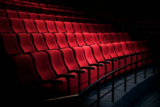 Прокатчики заставили кинотеатры отказаться от теневых показов зарубежных киноновинок