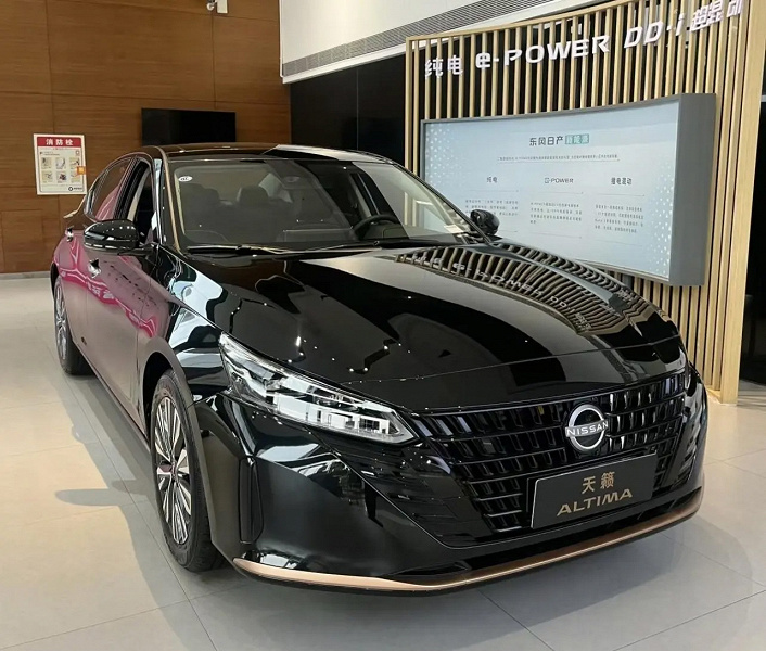 Черный с золотом, почти 5 метров длины и всего 156 л.с. В Китае стартовали продажи Nissan Teana 20th Anniversary Black Gold Edition
