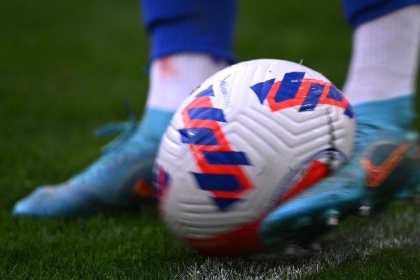 Английская премьер-лига запретила болбоям возвращать мячи футболистам