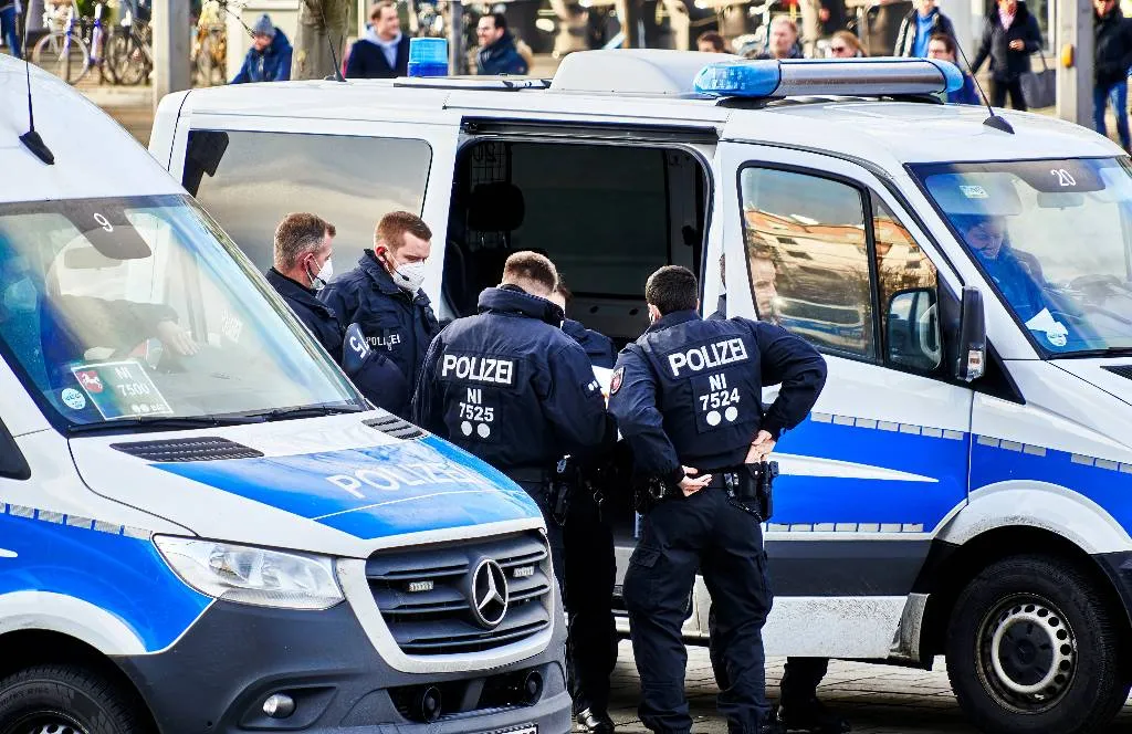 Полиция ФРГ провела обыски в штабе Альтернативы для Германии в Ганновере